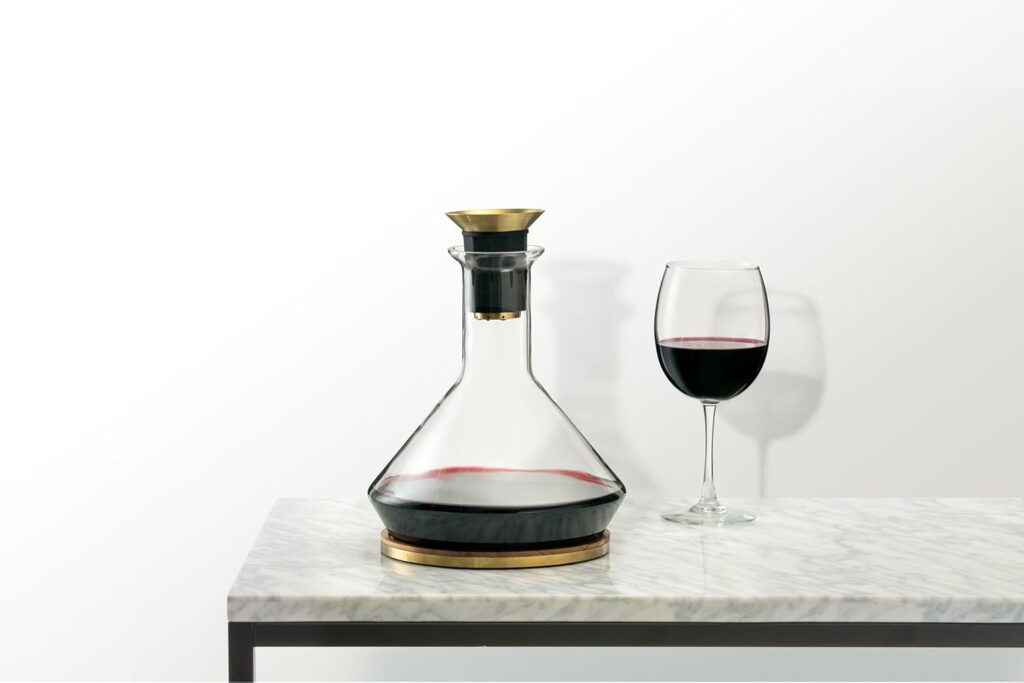 Modern RBT wine decanter set with glass vessel, aerator